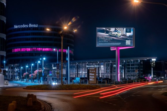 Campanha OOH da Mercedes Benz
